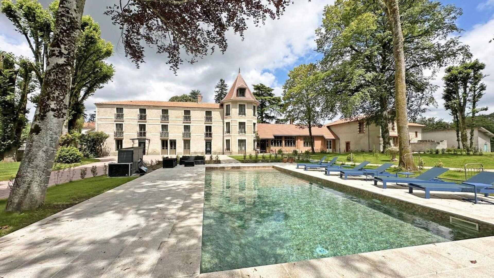 Le Manoir Des Perrieres Bed & Breakfast Rochechouart Exterior photo