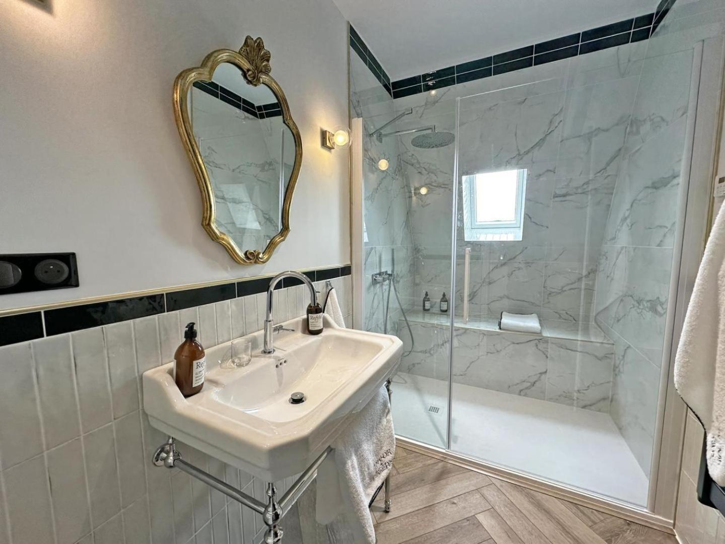 Le Manoir Des Perrieres Bed & Breakfast Rochechouart Exterior photo