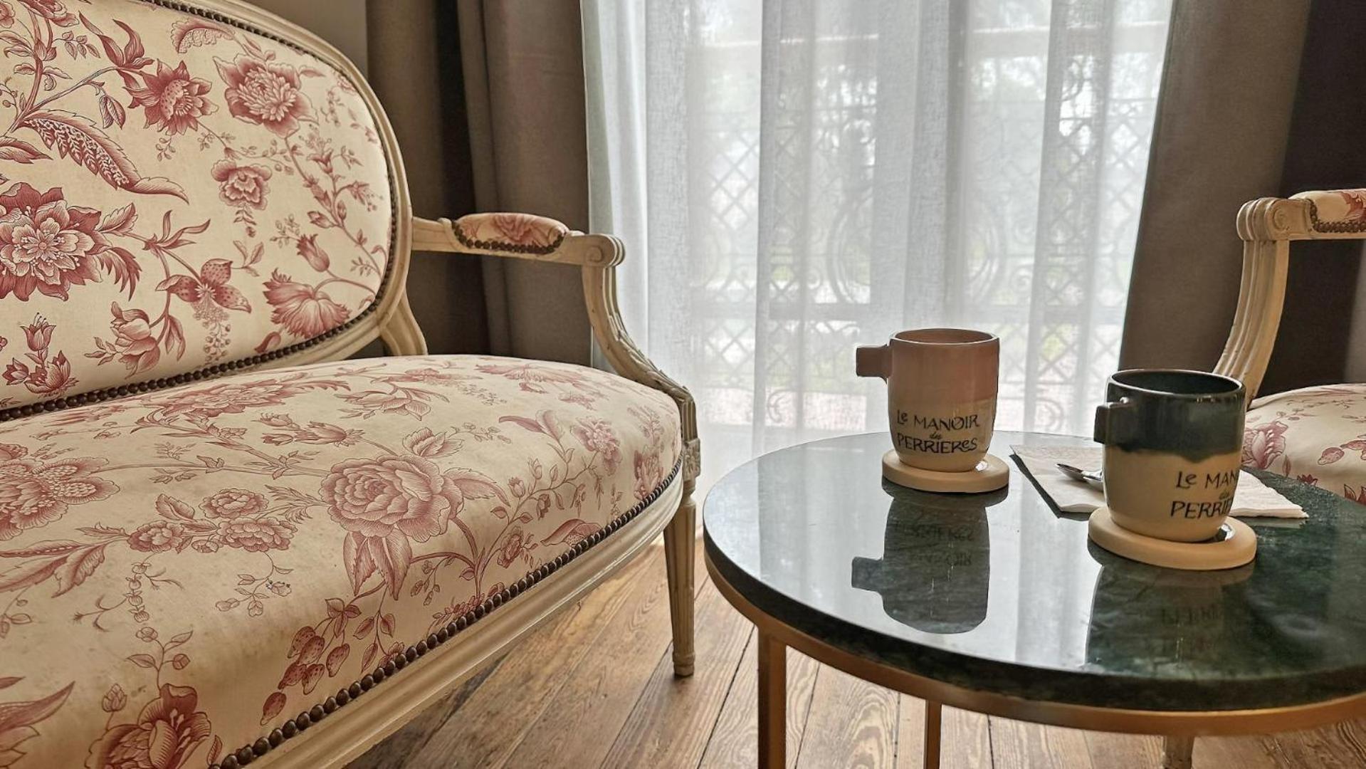 Le Manoir Des Perrieres Bed & Breakfast Rochechouart Exterior photo