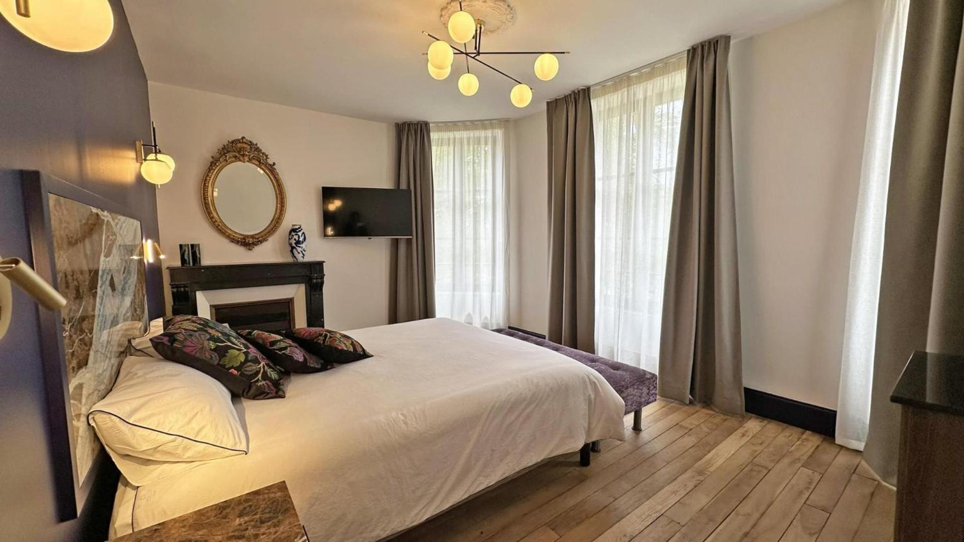 Le Manoir Des Perrieres Bed & Breakfast Rochechouart Exterior photo