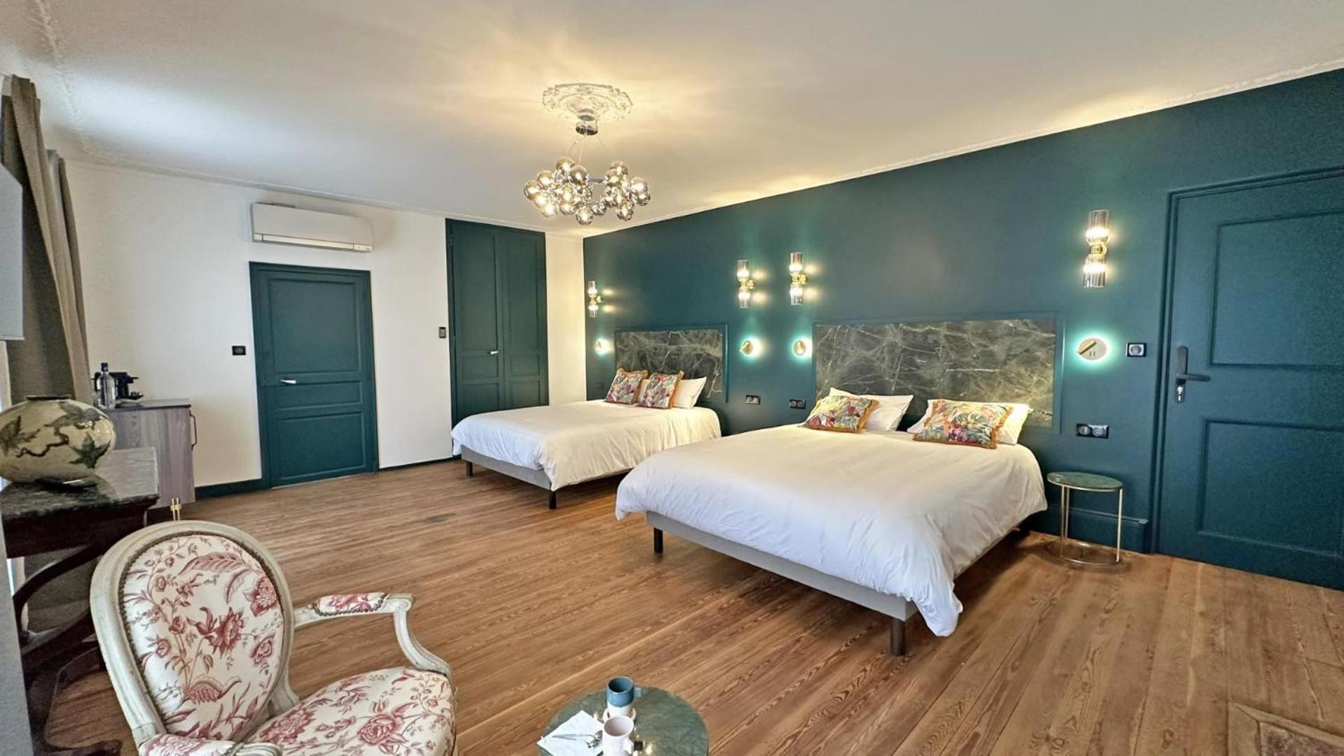 Le Manoir Des Perrieres Bed & Breakfast Rochechouart Exterior photo