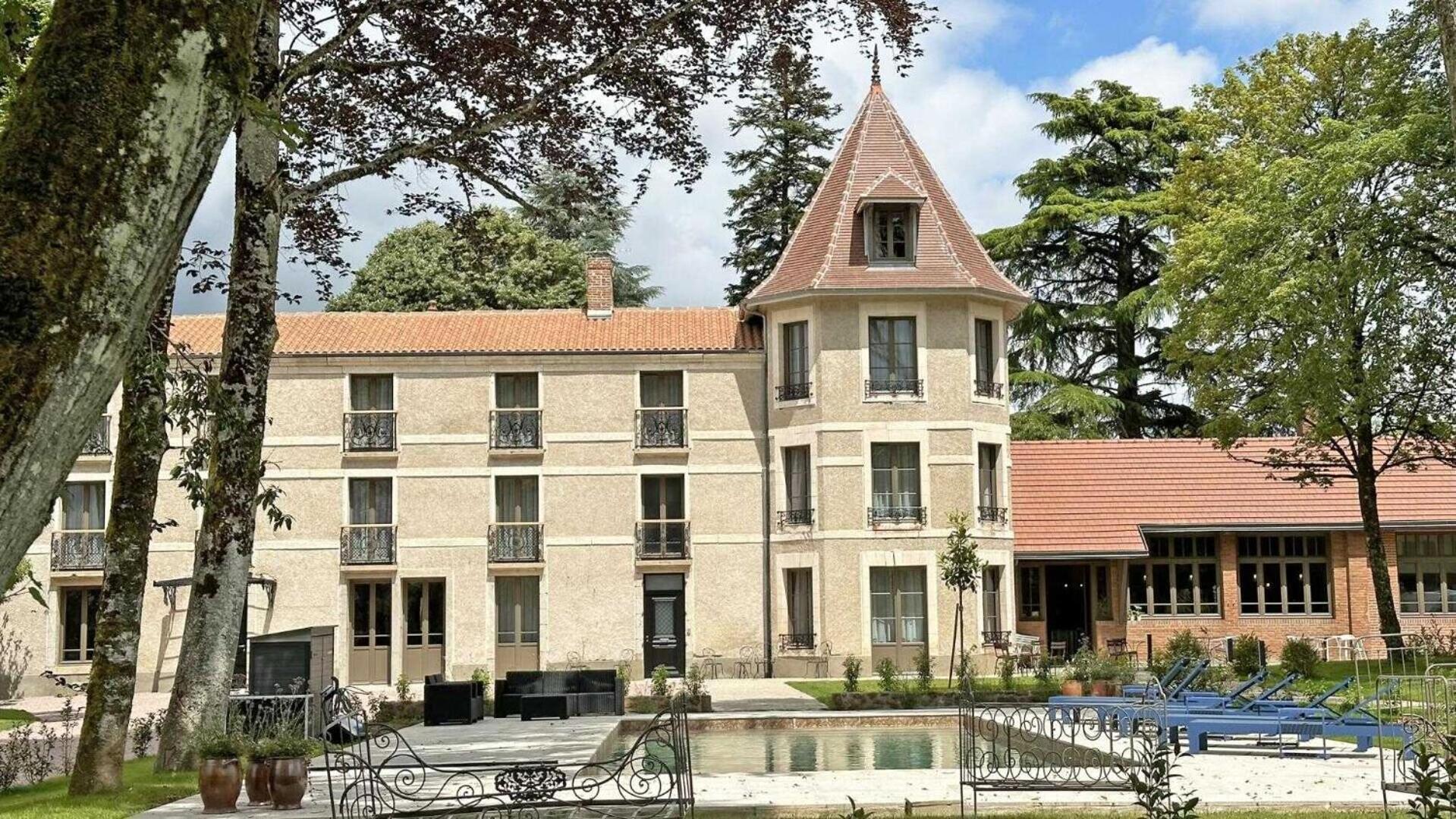 Le Manoir Des Perrieres Bed & Breakfast Rochechouart Exterior photo